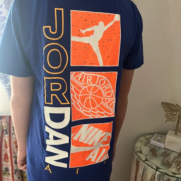 𝐍𝐢𝐤𝐞 𝐉𝐨𝐫𝐝𝐚𝐧 𝐓-𝐒𝐡𝐢𝐫𝐭 - Picture 4 of 5